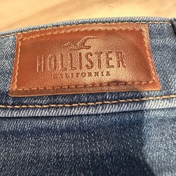 3/$10!!! Hollister Curvy Mid-Rise 3” Dark Wash Distressed Denim Jean Shorts - Picture 4 of 5